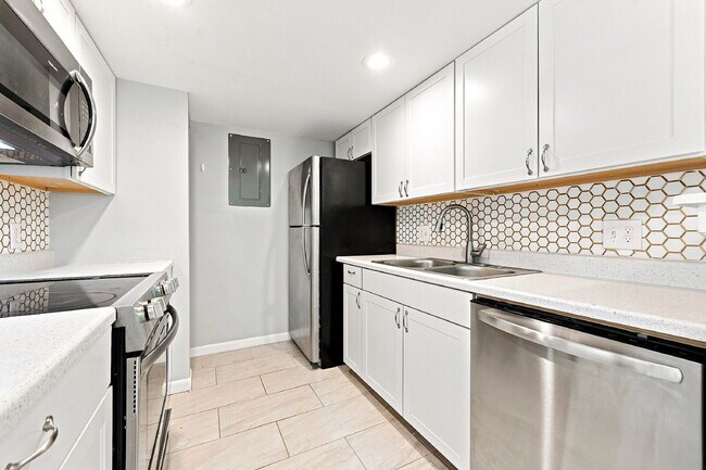 Photo - $1,540.95- 2 Bed, 2 Bath Updated Condo in Denver with In Unit Laundry and Community Amenities! Unit #W103