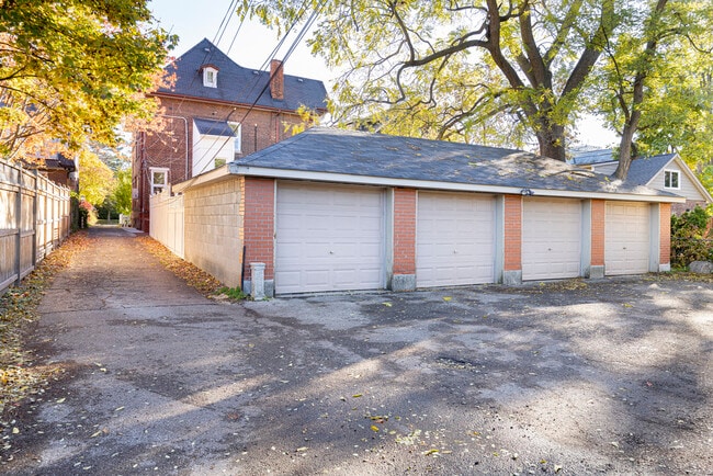 Photo - 178 High Park Av