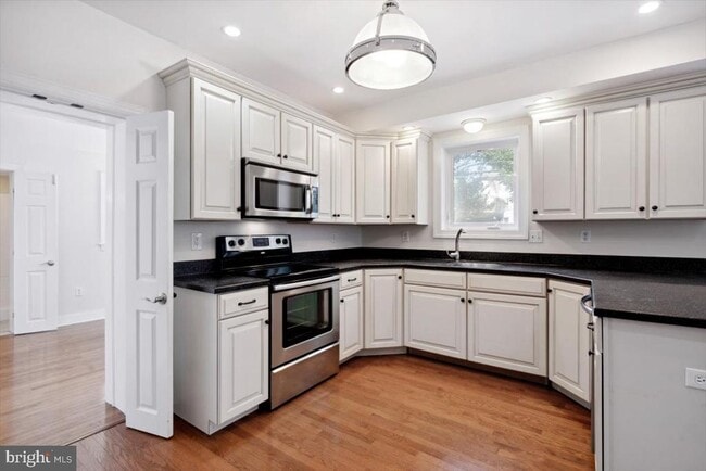 Photo - 220 S Matlack St