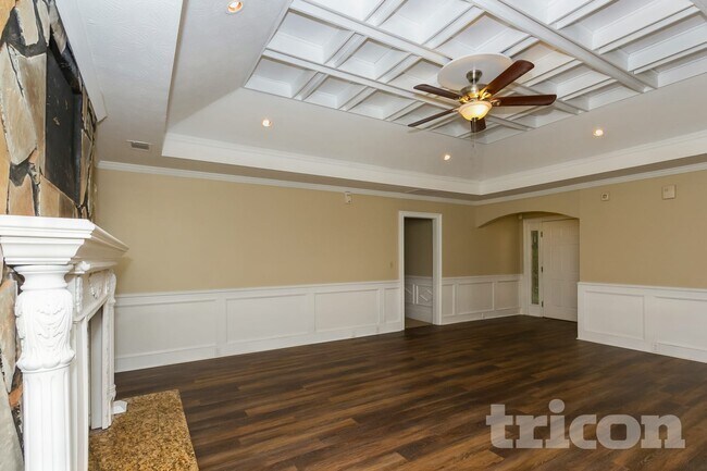 Photo - 350 Bridgewood Dr SE