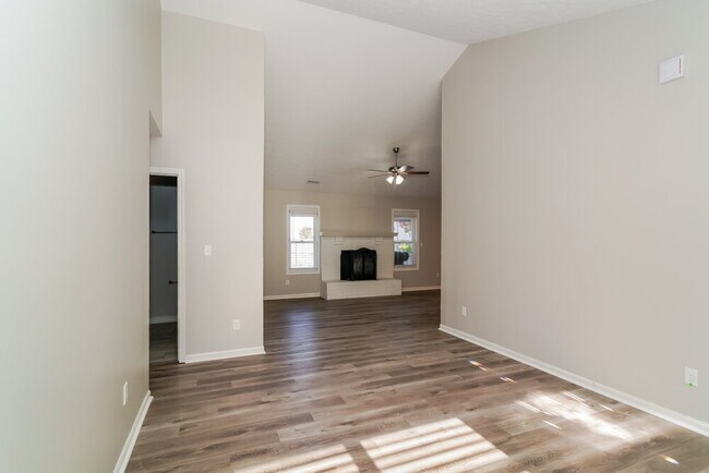 Photo - 6726 Oak Lake Dr