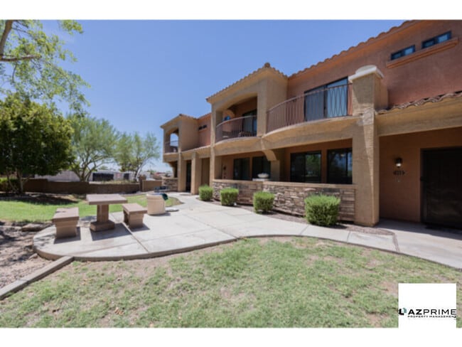 Building Photo - Set in a Gated and Peaceful Glendale Commu... Rental