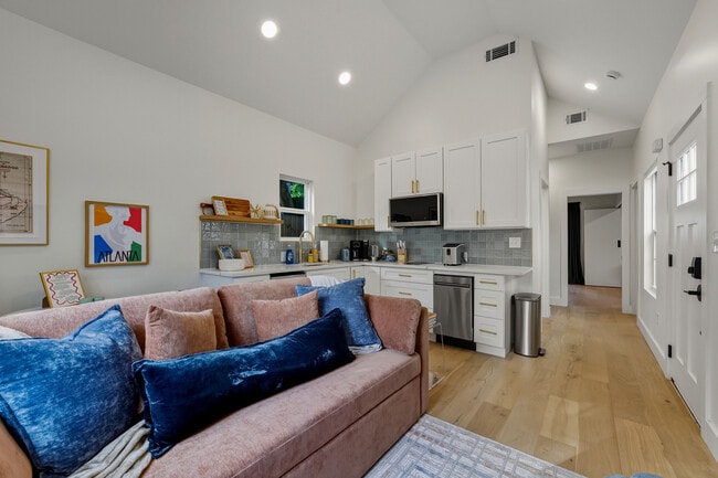 Photo - 621 Coventry Rd