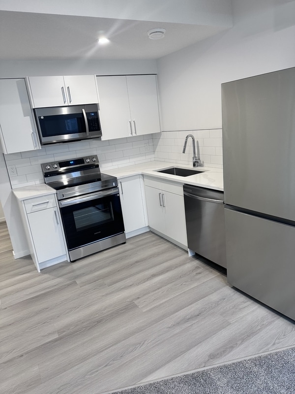 Photo - 7737-174A 174A Ave NW