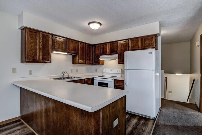 Photo - 634 Saxonwood Rd