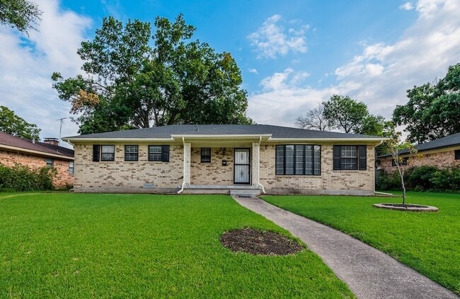 Photo - 2240 Babalos Ln