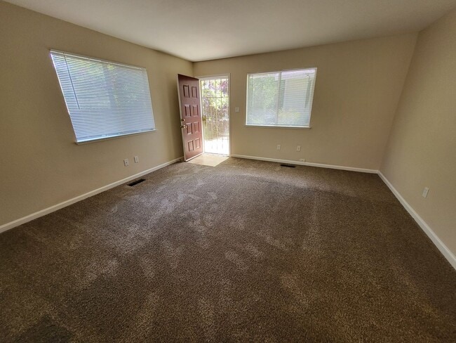 Photo - 6581 Flower St