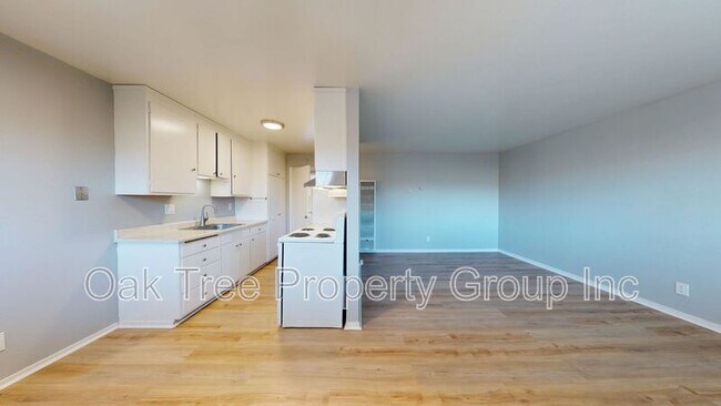 Photo - 3211 School St