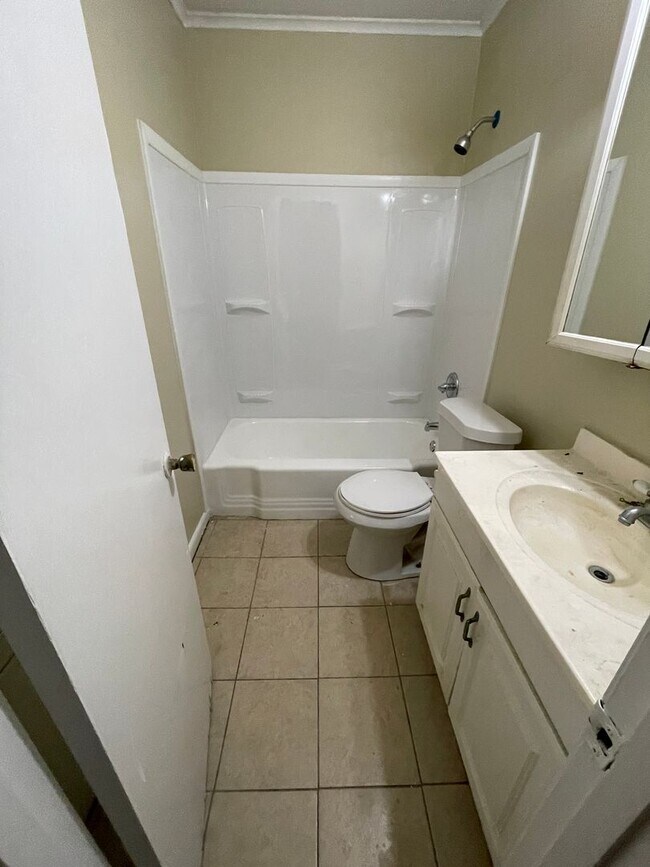 Photo - Cute One Bedroom Unit in Queensborough