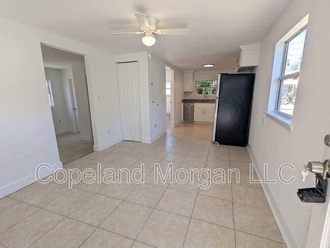 Photo - 2033 1/2 20th Street South