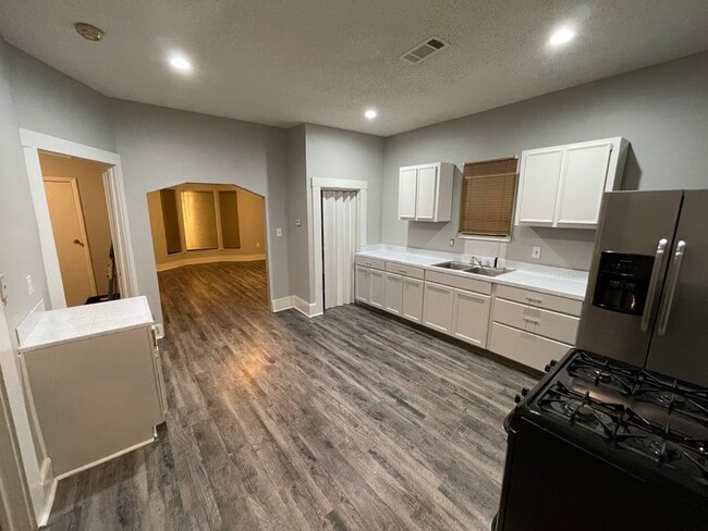 Photo - 708 Cedar St