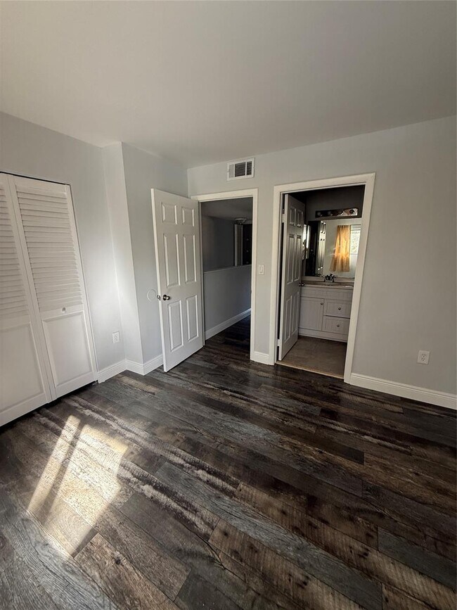 Photo - 320 Palm Cir E Unit 320