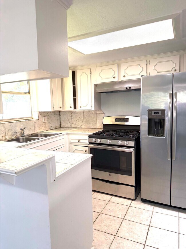Photo - 954 Crestbrook Dr