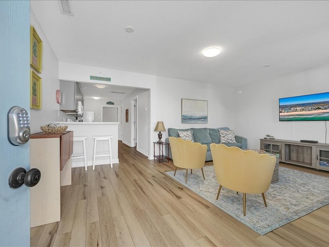 Photo - 604 N New River Dr Unidad C