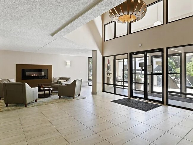 Building Photo - 7200 York Ave S Unit 7200-421 Rental