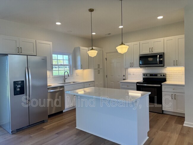 Photo - 204 Landmark Dr