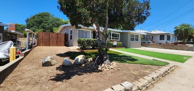 Building Photo - Spacious 3bdr house near College Grove!