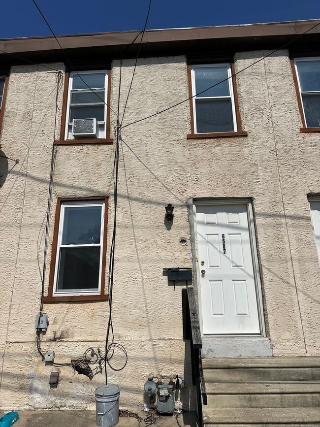 Photo - 2 Bed, 1 Bath Rowhome Available