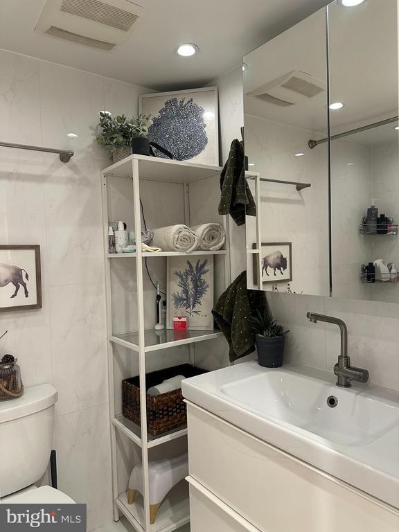 Building Photo - 1530 Key Blvd Unit 930