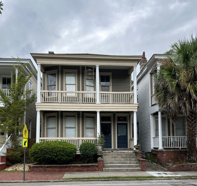 Building Photo - Savannah 1ST Floor of Duplex on Whitaker S... Rental