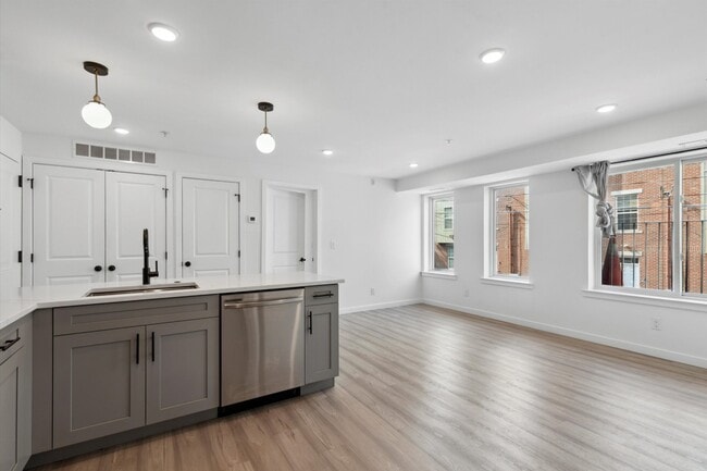 Building Photo - 1338 N 15th St Unit B2