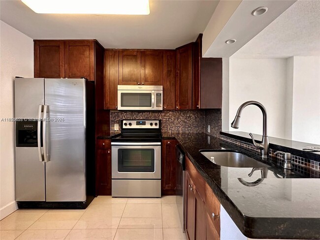 Building Photo - 20500 W Country Club Dr Unit 706 Rental