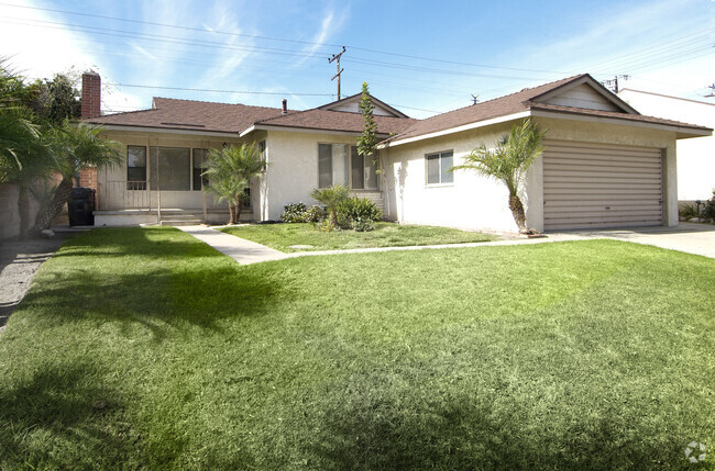 Building Photo - LOVELY 3 BED 1 1/2 BATH HOUSE in LONG BEACH