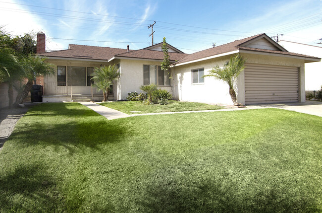 LOVELY 3 BED 1 1/2 BATH HOUSE in LONG BEACH - LOVELY 3 BED 1 1/2 BATH HOUSE in LONG BEACH