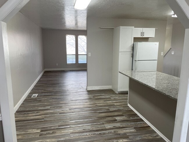 5 Bedroom/2 Bathroom House in Layton - 5 Bedroom/2 Bathroom House in Layton