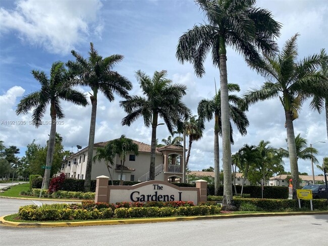 Building Photo - 1250 SE 28th Ct Unit 203