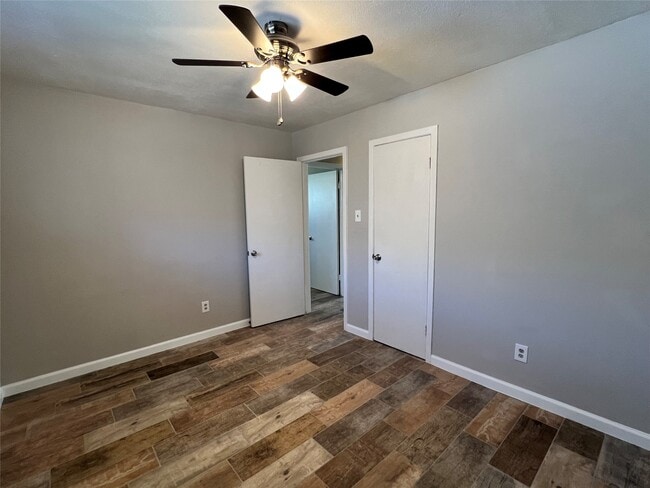 Photo - 8713 Peachtree St