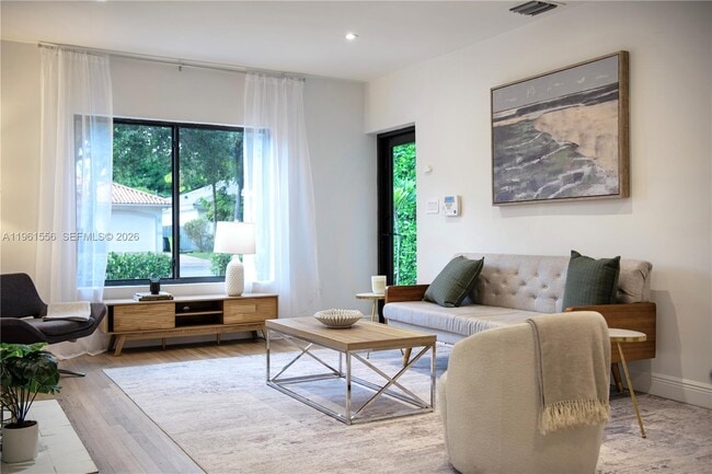 Photo - 360 NE 87th St