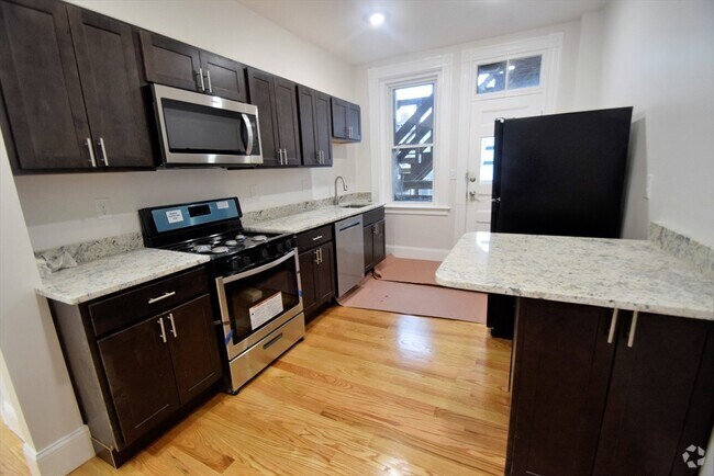 Building Photo - 31 Harvard St Unit 2 Rental