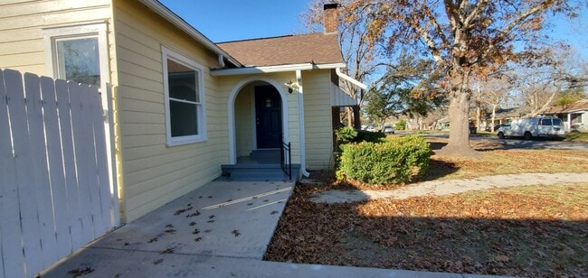 Building Photo - 1934 McKinley Ave Unit A Rental