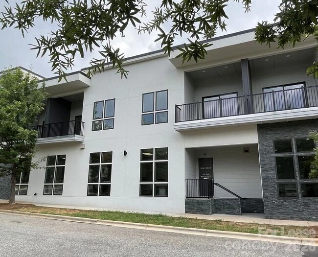 Building Photo - 19546 Greentree Way Unit 203