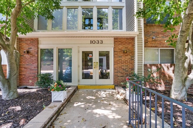 Building Photo - COMING SOON!! Spacious 2-Bedroom, 2-Bath C... Rental
