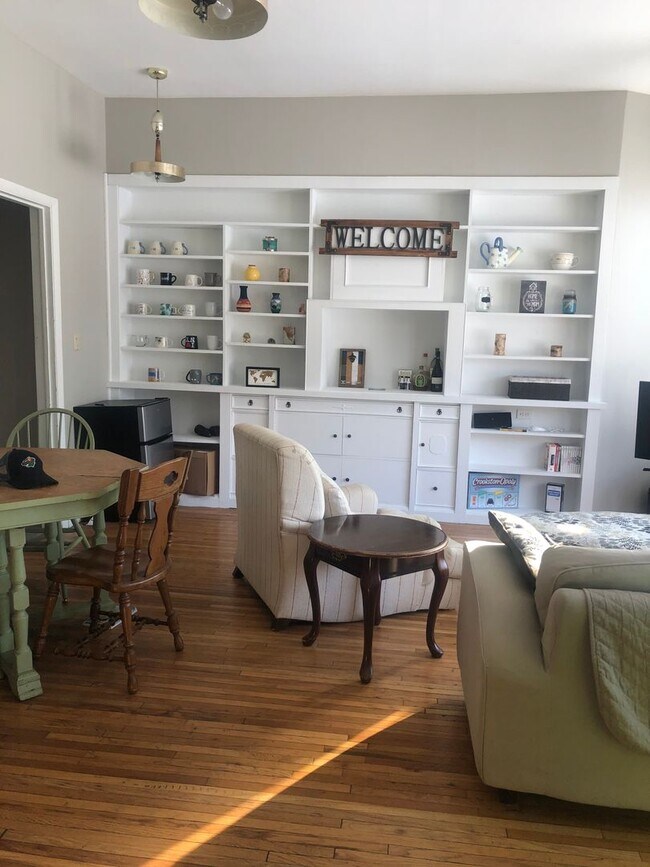 1912 Roblyn Ave Unit 1