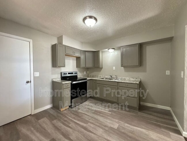 Photo - 305 E Jacobs Dr