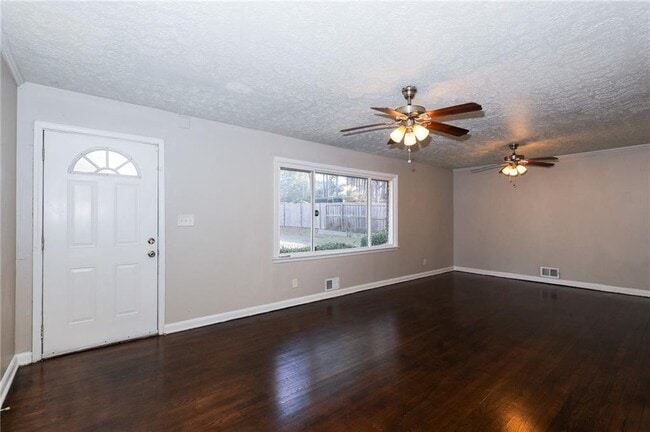 Photo - 4572 Campbellton Rd SW