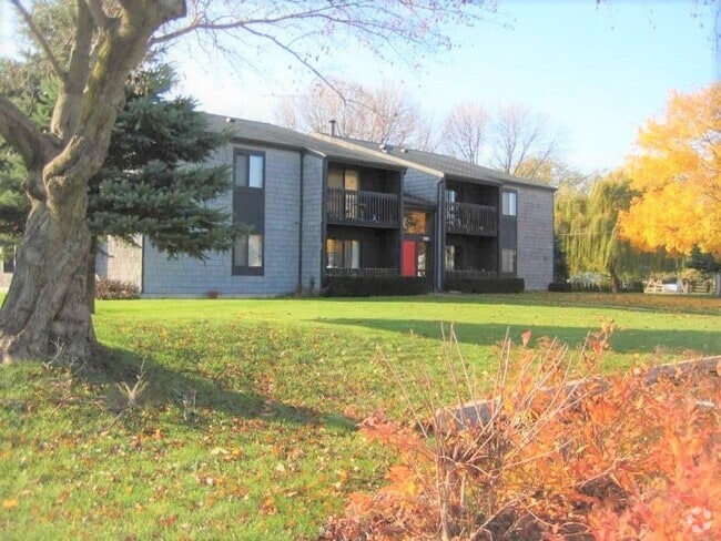 Building Photo - Upper 2 Bedroom 1 Bathroom Unit 425-6 - Upper 2 Bedroom 1 Bath Rental