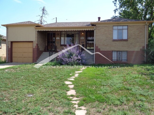Building Photo - Spacious Duplex with Central AC and Washer...