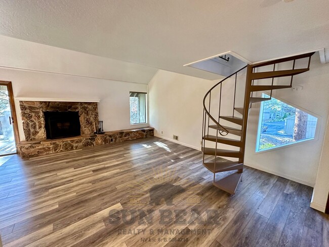 Cozy 2 bedroom on the creek w 1 Car Garage! - Cozy 2 bedroom on the creek w 1 Car Garage! Condo