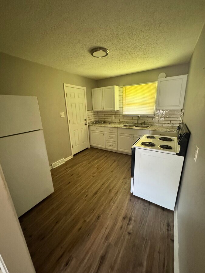 Photo - 1603 W 24th Ter S