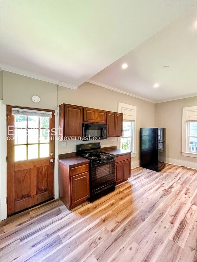 Photo - 1304 Oakwood Ave