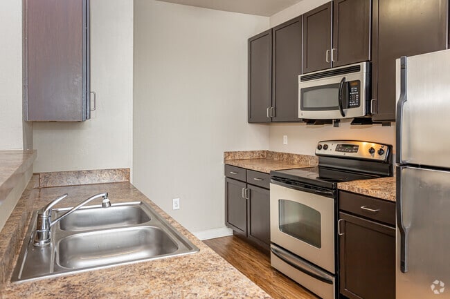 1HAB, 1BA - 607 ft² - The Muses Apartment Homes