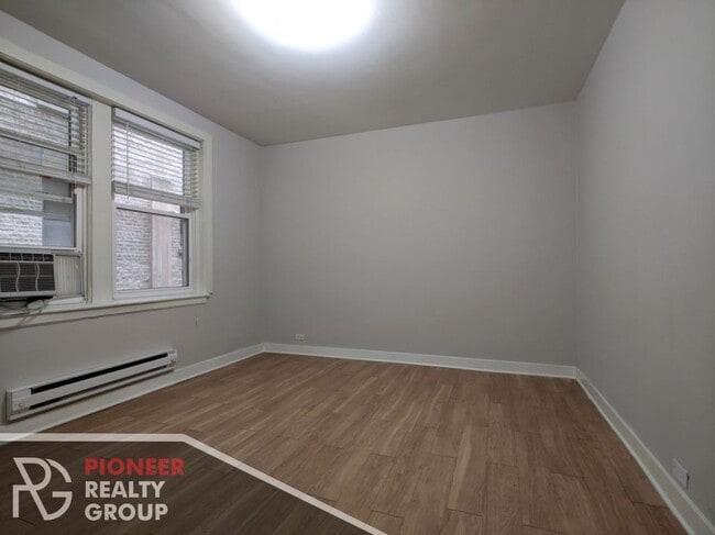 Photo - 511 W Belmont Ave Unit 2