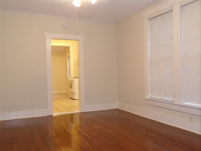 Building Photo - 3416 Morrison St Unit 6