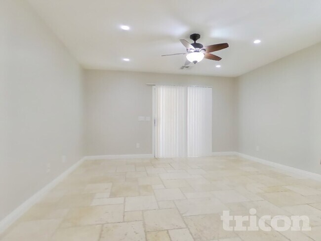 Photo - 7115 N 72nd Dr
