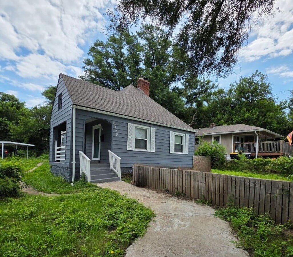 Coming Soon | Charming 3 Bed, 2 Bath Home with Detached 2-Car Garage - Coming Soon | Charming 3 Bed, 2 Bath Home with Detached 2-Car Garage