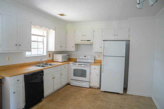 Photo - 1311 Royal Oaks Ct